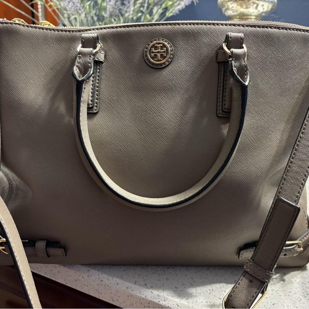 Tory Burch taupe tote.  Excellent Shape $150 - Picture 8 of 8
